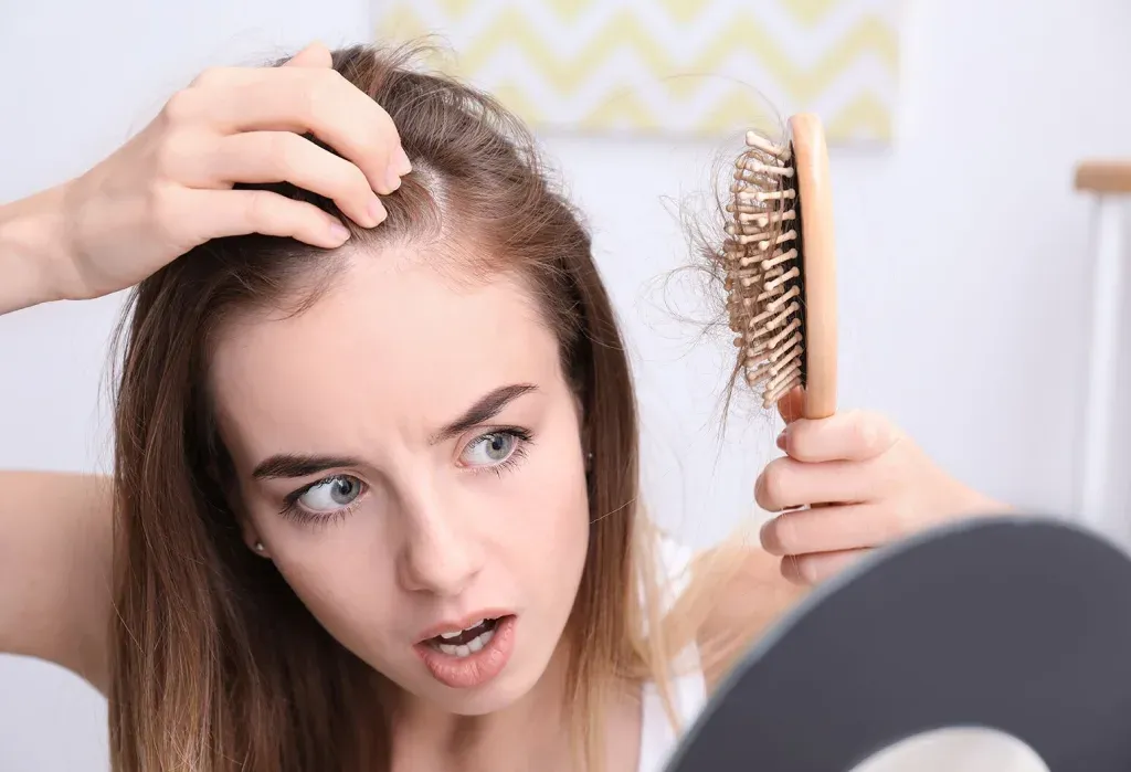 Rambut Rontok Parah? Bisa Jadi Tubuhmu Kekurangan Nutrisi!