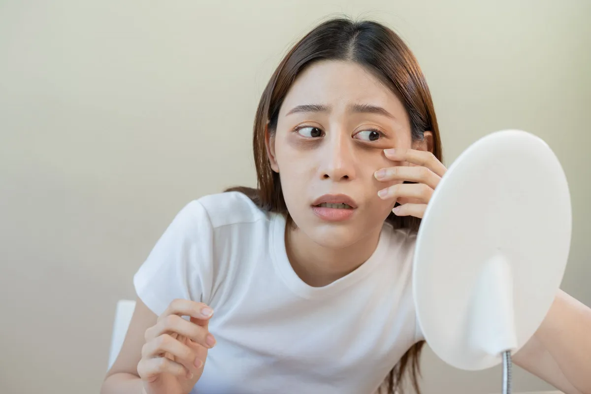 Bagaimana Cara Menghilangkan Mata Panda? Coba Tips Alami Ini