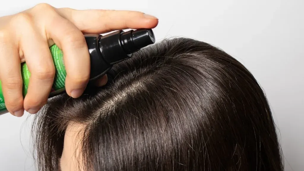 Stop Lakukan Ini! Kesalahan Umum Saat Memakai Hair Tonic