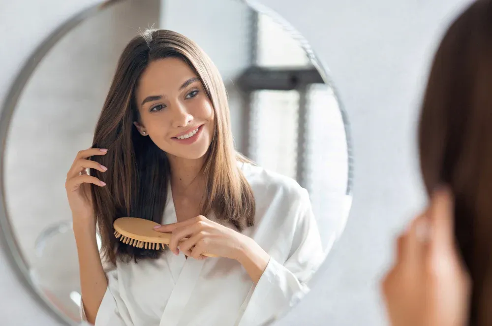 10 Cara Merawat Rambut agar Tetap Sehat, Tebal, dan Berkilau