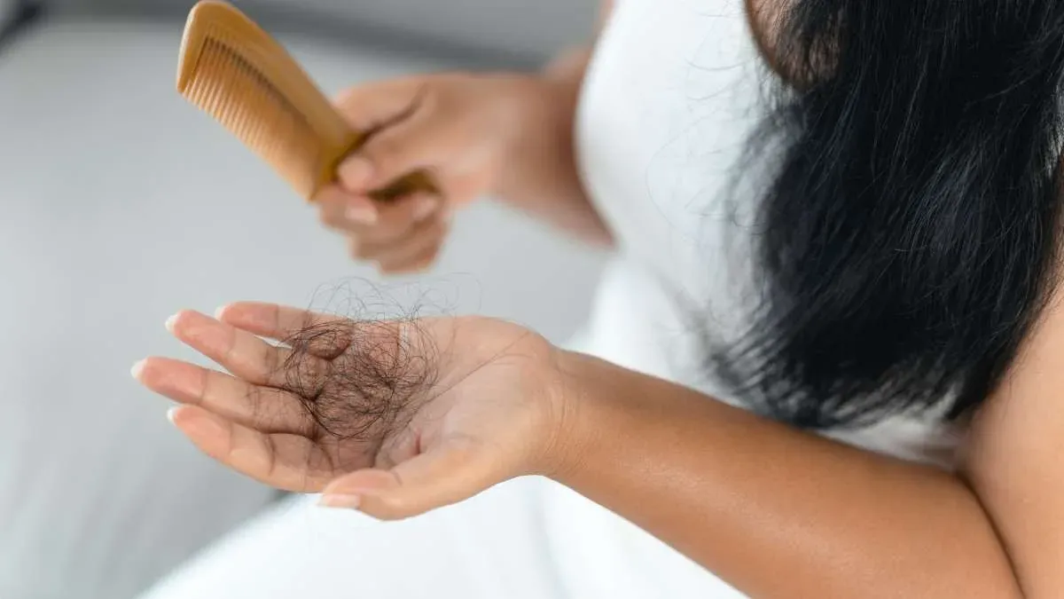 Rambut Tipis dan Mudah Patah? Lakukan Ini untuk Mengurangi Kerontokan