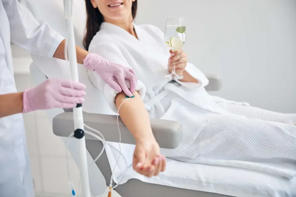 Infus Whitening Aman atau Berisiko? Ini Jawaban Jujur dari Dokter Ahli