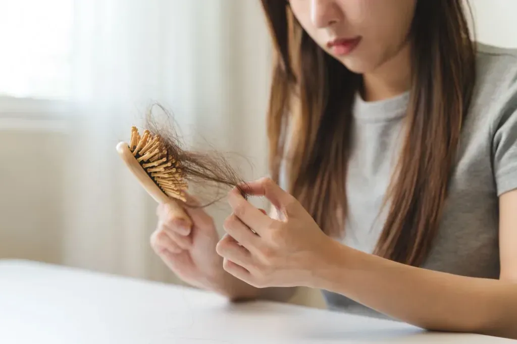 Inilah 3 Penyebab Rambut Rontok yang Jarang Disadari