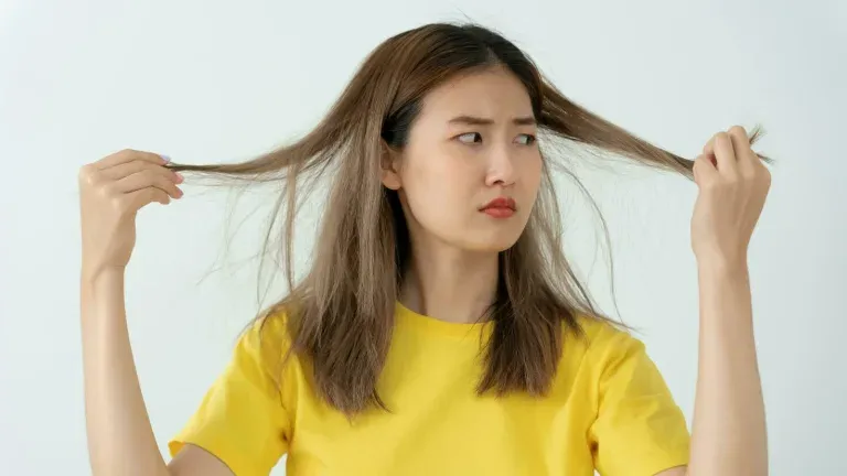 Cara Agar Rambut Tidak Rontok & Tetap Tebal Seiring Bertambahnya Usia
