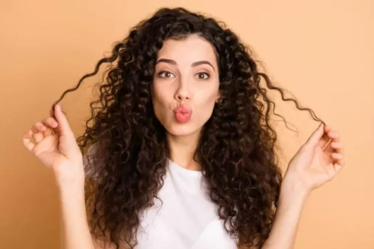 Rambut Keriting Sulit Diatur? Coba Langkah Ampuh Ini