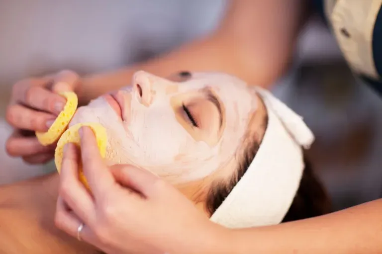 Ini Urutan Tahapan Facial Wajah yang Benar untuk Hasil Maksimal!