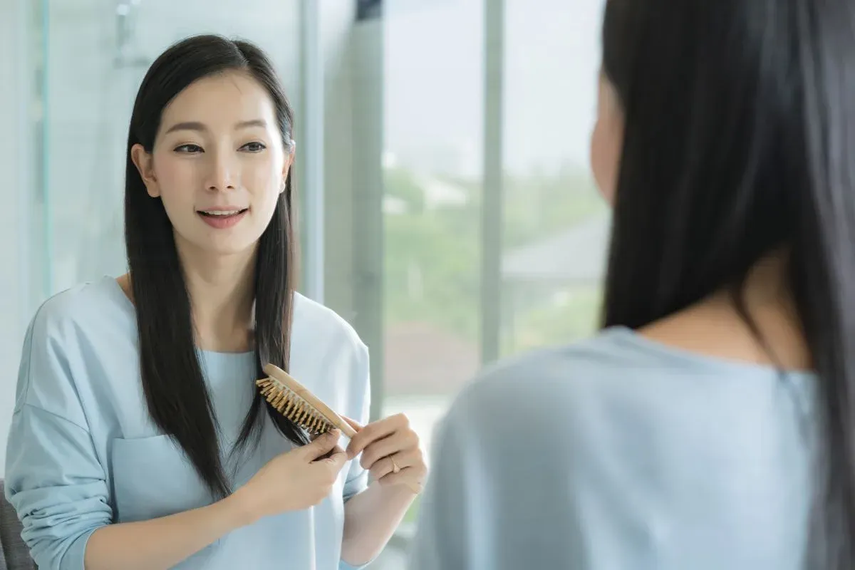 Dermatolog Ungkap: 7 Kebiasaan Ini Bikin Rambut Sehat & Kuat