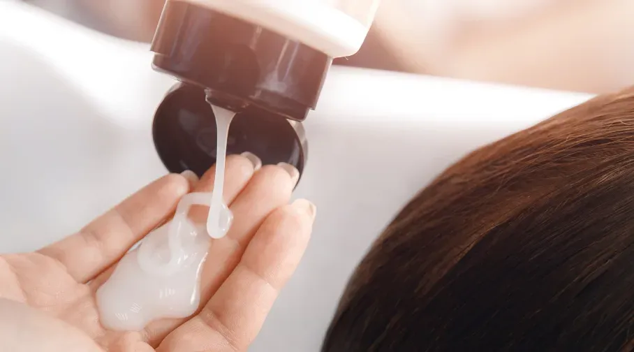 Tips Atasi Kulit Kepala Gatal Langsung dari Klinik Dermatologi