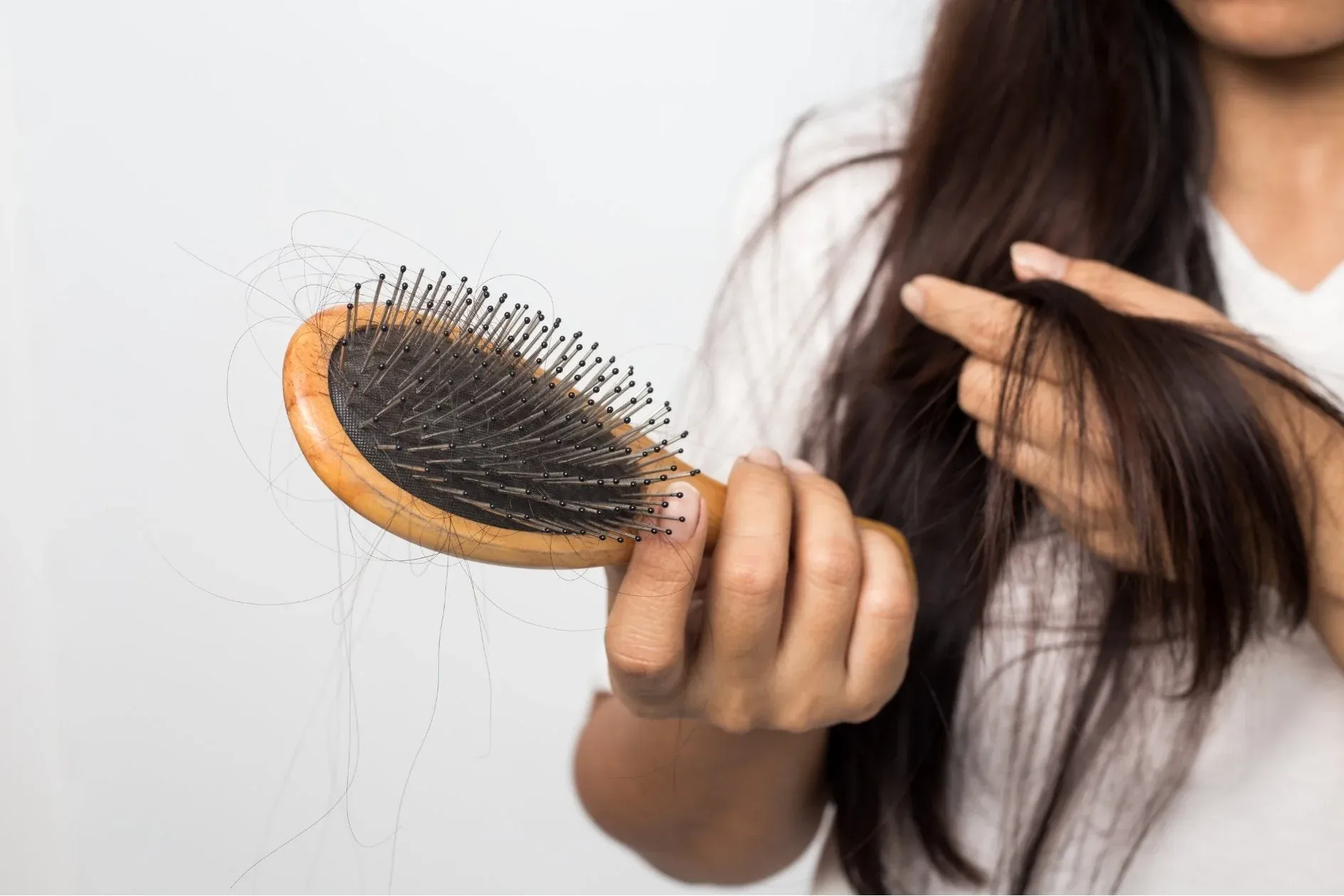 Cara Merawat Rambut Rontok Agar Tidak Menjadi Kebotakan