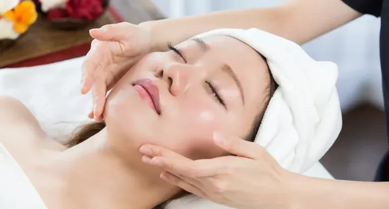 7 Manfaat Facial Wajah untuk Kulit Bersih, Halus, dan Cerah Alami