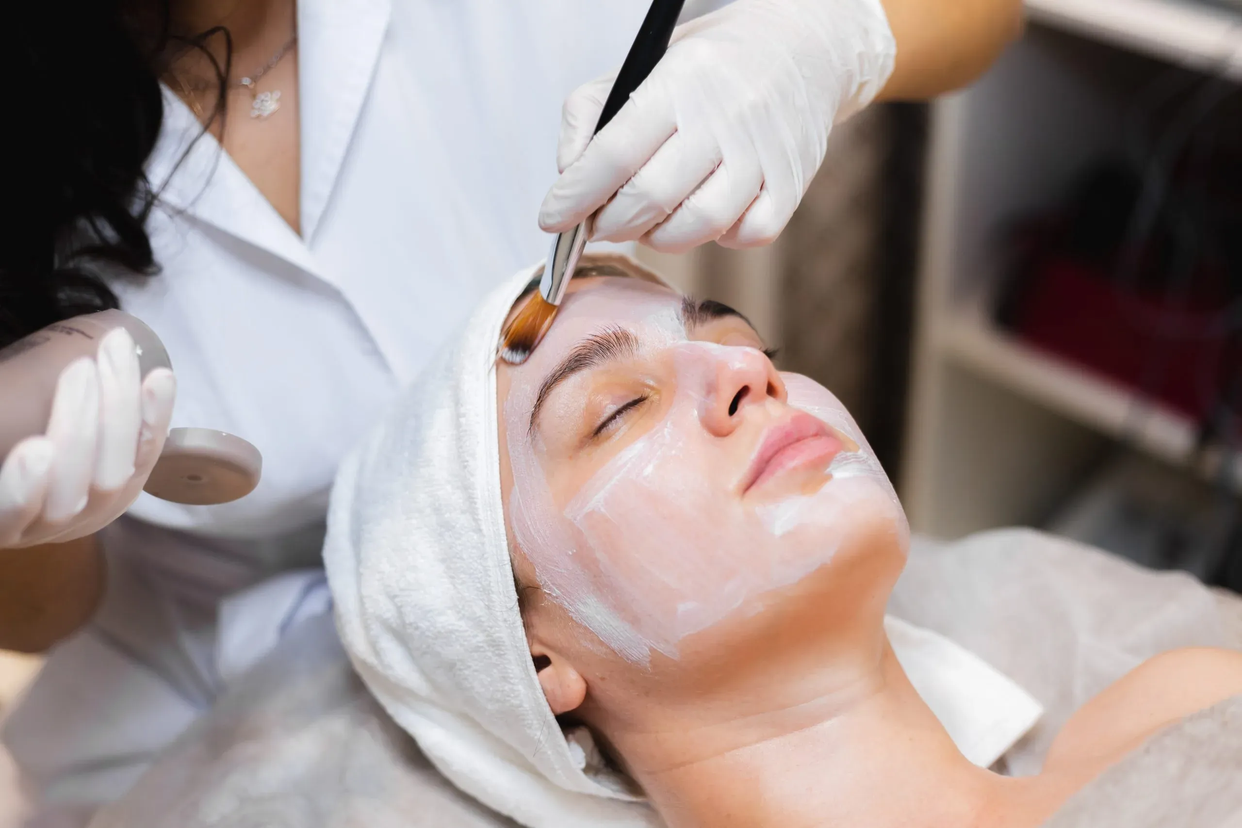 8 Pantangan Setelah Facial Agar Kulit Glowing Maksimal
