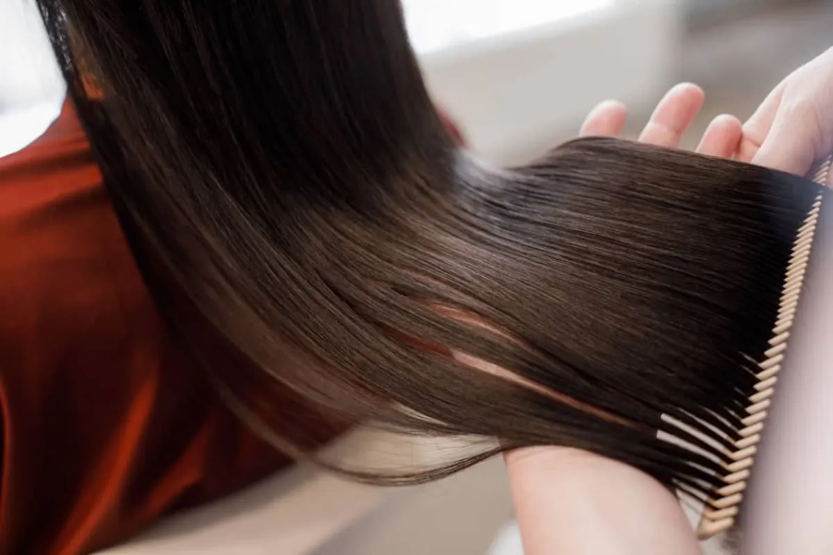 7 Cara Ampuh Meluruskan Rambut Secara Alami Tanpa Catokan
