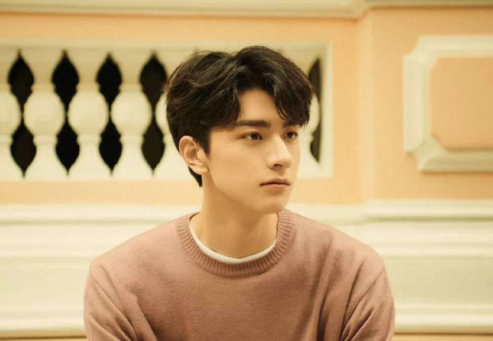 Gaya Comma Hair ala Korea yang Lagi Tren di Kalangan Muda