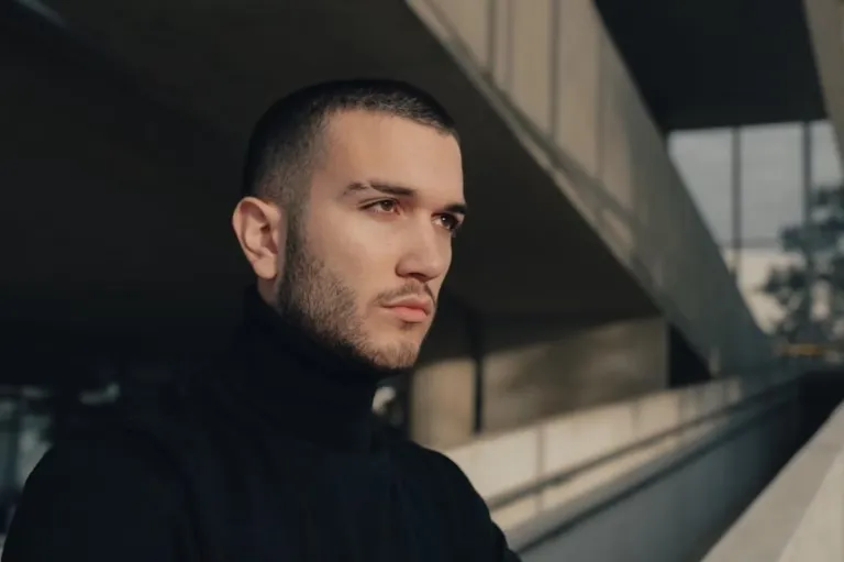 5 Variasi Buzz Cut Keren yang Bikin Penampilanmu Makin Modern