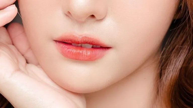 Bibir Gelap Saat Puasa? Ini Cara Membuatnya Pink Alami dengan Pink Lips Laser Treatment