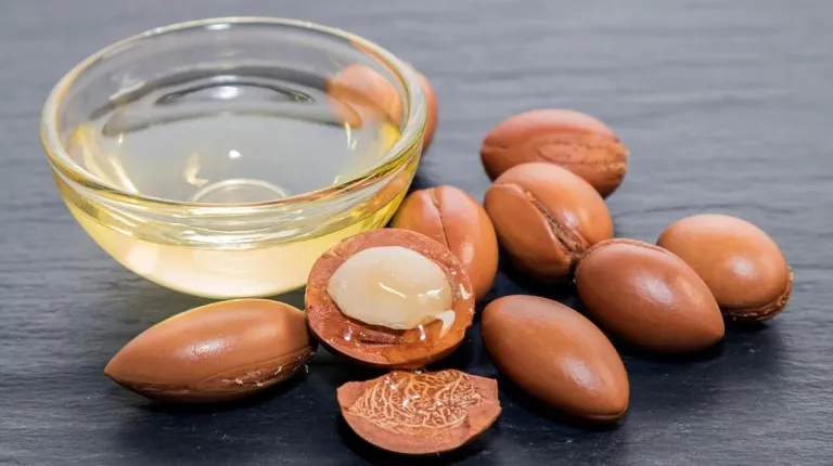 Manfaat Argan Oil untuk Rambut Rusak Akibat Styling & Coloring: Solusi Alami vs Medis