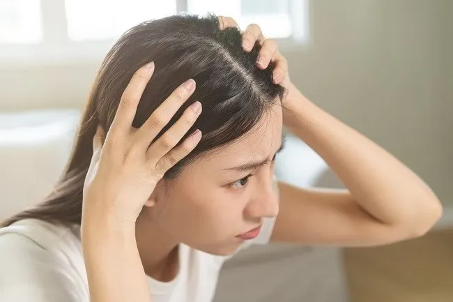 5 Solusi Ampuh Rambut Rontok: Dari Perawatan Rumahan hingga Rambut Tebal Kembali”