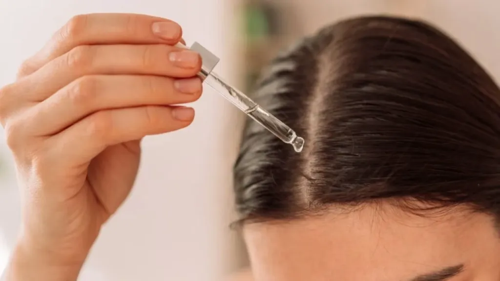 5 Kebiasaan Ampuh Atasi Rambut Menipis agar Tumbuh Tebal & Cepat