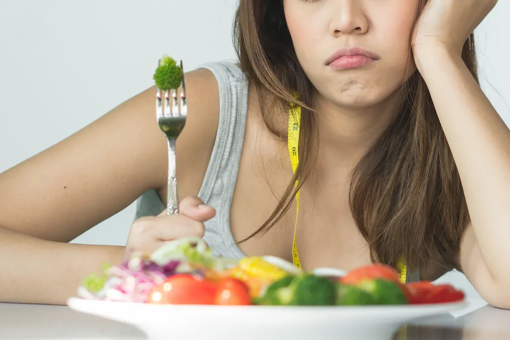 Bagaimana Cara Menahan Lapar saat Diet tanpa Balas Dendam Makan?