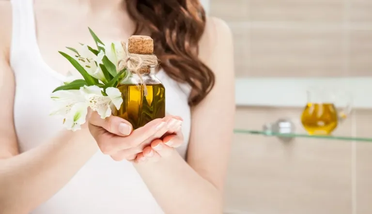 Minyak Zaitun untuk Rambut Rontok & Kering: Efektifkah?