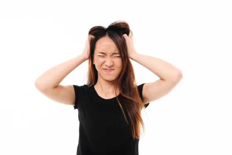 Rambut Gatal dan Rontok? Kenali 5 Penyebab Utama dan Cara Mengatasinya 