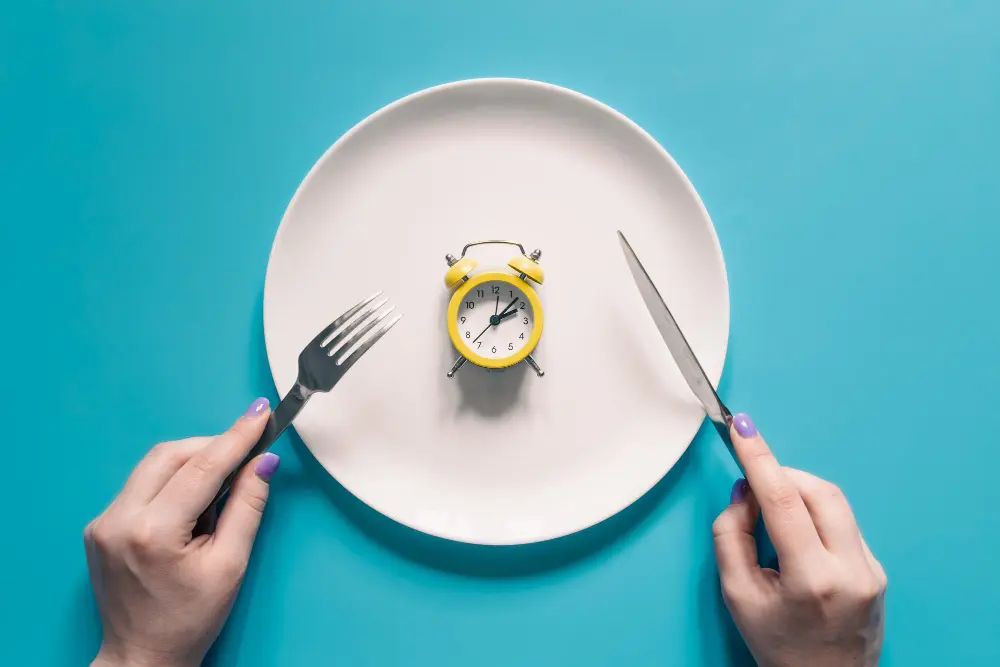 Intermittent Fasting (Puasa Berkala) untuk Mengempeskan Perut Buncit, Efektifkah?