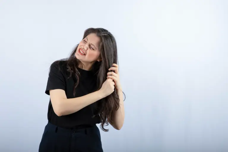 Shampo untuk Rambut Kering: Kandungan, Cara Memilih, dan Cara Pakainya
