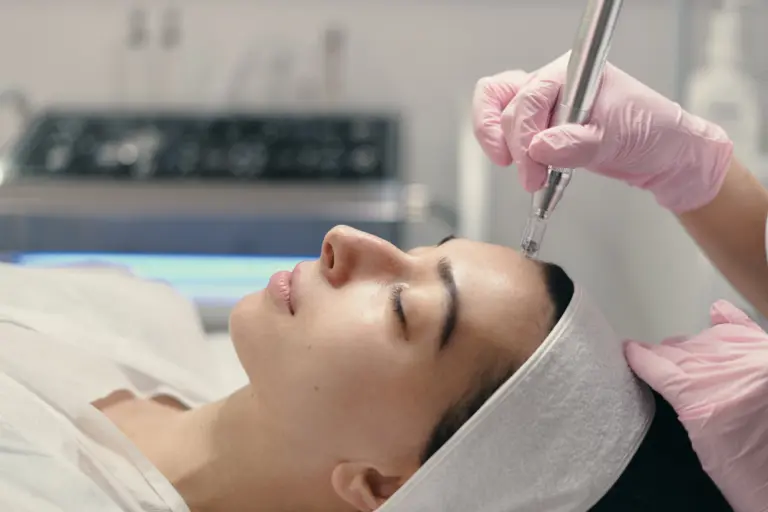 Microneedling Biasa vs Microneedling + PRP (Vampire Facial): Mana yang Lebih Tepat untuk Bopeng?
