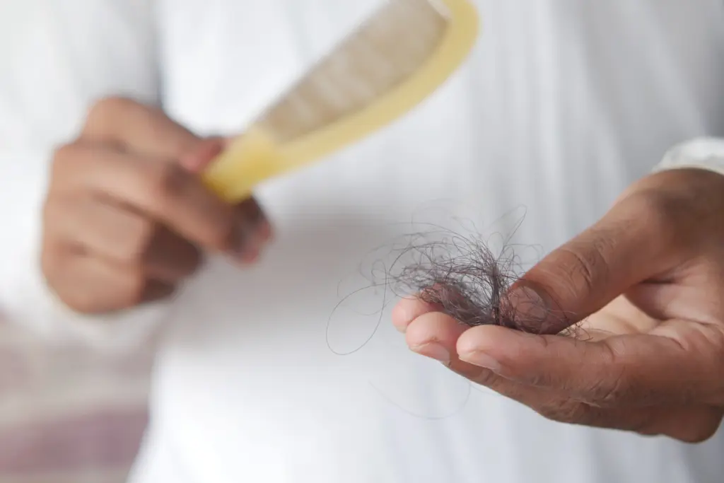 Rambut Rontok karena Stres: Kenali Tandanya Sebelum Makin Parah
