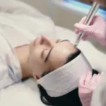 Apa Itu Dermabrasi? Manfaat, Prosedur, dan Efek Sampingnya