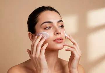Aza Cream: Manfaat, Cara Pakai, Efek Samping & Aturan Pemakaian