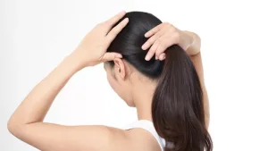 Mengikat rambut terlalu kencang
