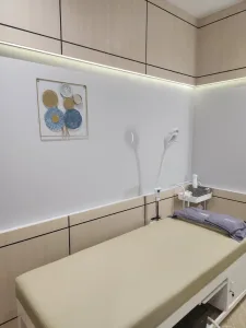 Ruang Tindakan SOZO Skin Clinic Makassar