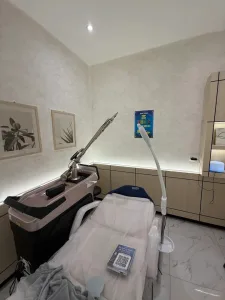 Ruang Tindakan SOZO Skin Clinic Mangga Besar | Sumber: Google Maps