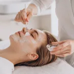 Kejar Wajah Glowing Tanpa Downtime Lama? Kenalan dengan Dazzling Glow Peel