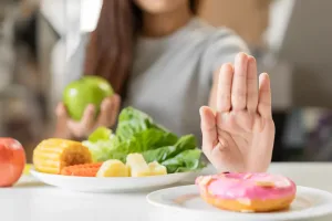 Ilustrasi Menghindari Makanan Penyebab Jerawat